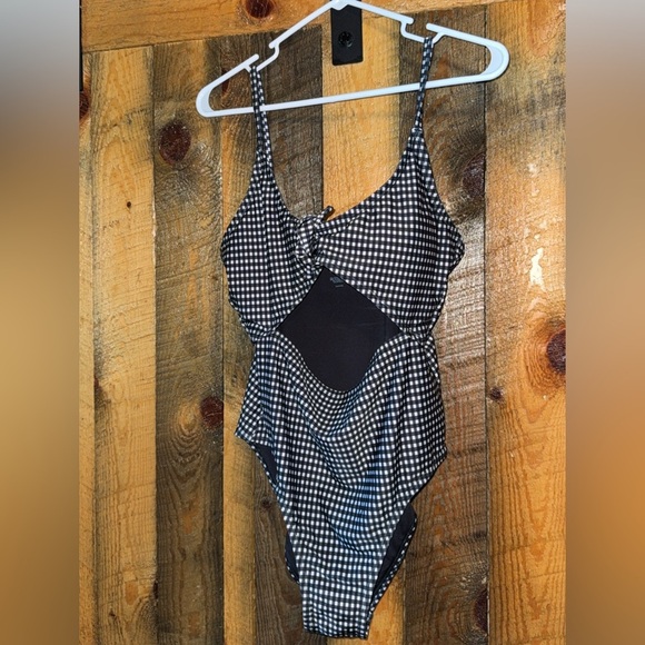 One piece swimsuit - Picture 1 of 1